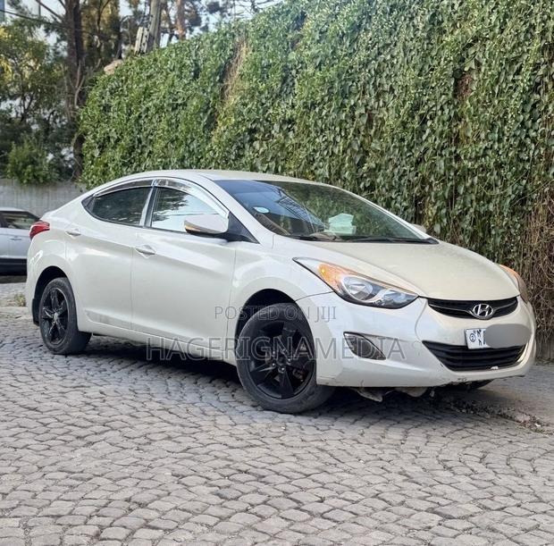 Hyundai Elantra 2013 Silver