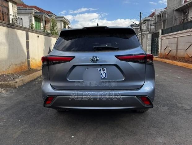 Toyota Grand Highlander 2024 Gray