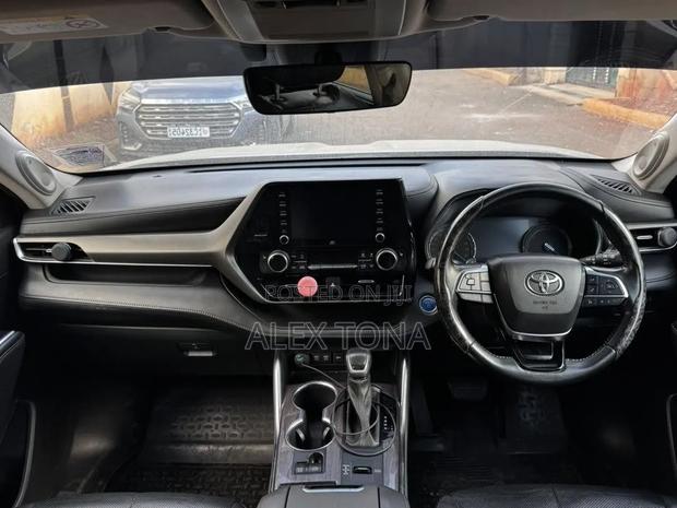 Toyota Grand Highlander 2024 Gray