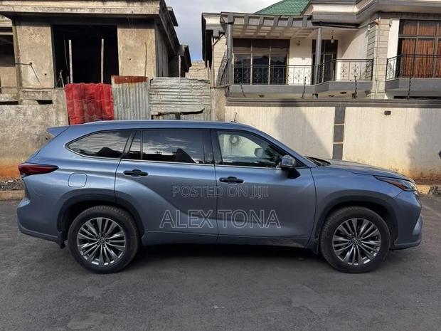 Toyota Grand Highlander 2024 Gray
