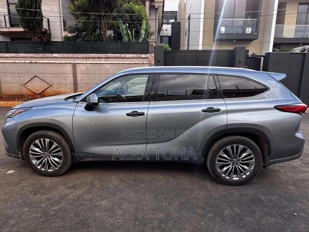Toyota Grand Highlander 2024 Gray