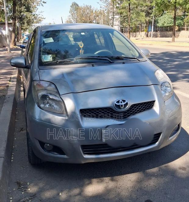 Toyota Yaris 2010 Silver