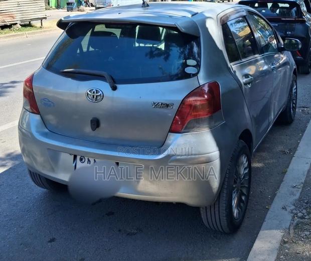 Toyota Yaris 2010 Silver