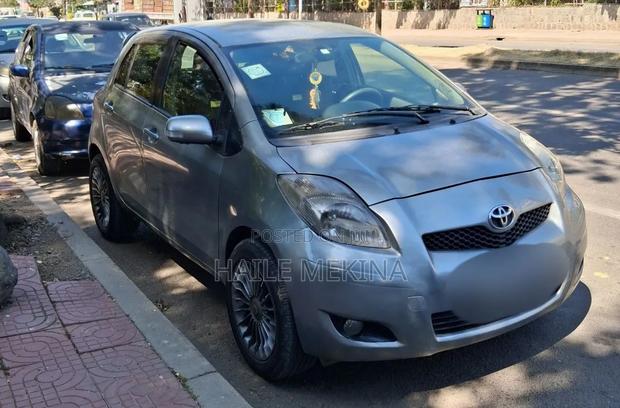 Toyota Yaris 2010 Silver
