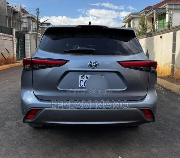 Toyota Highlander 2021 Gray