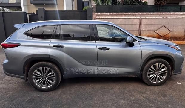 Toyota Highlander 2021 Gray