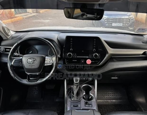 Toyota Highlander 2021 Gray