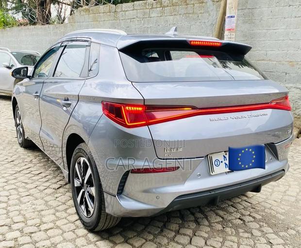 BYD E2 43 kWh 94 hp FWD 2025 Gray