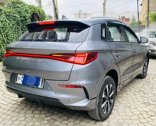 BYD E2 43 kWh 94 hp FWD 2025 Gray