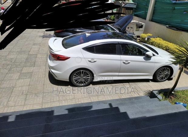 Hyundai Avante 2017 White