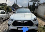 Toyota Highlander 2024 White for sale