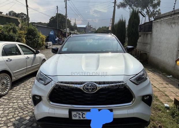 Toyota Highlander 2024 White