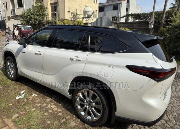 Toyota Highlander 2024 White
