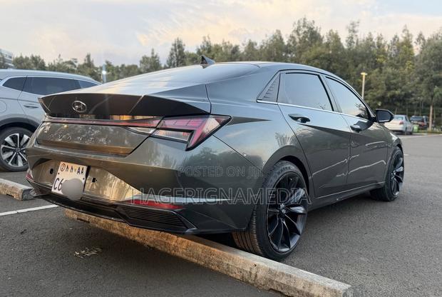 Hyundai Avante 2022 Gray