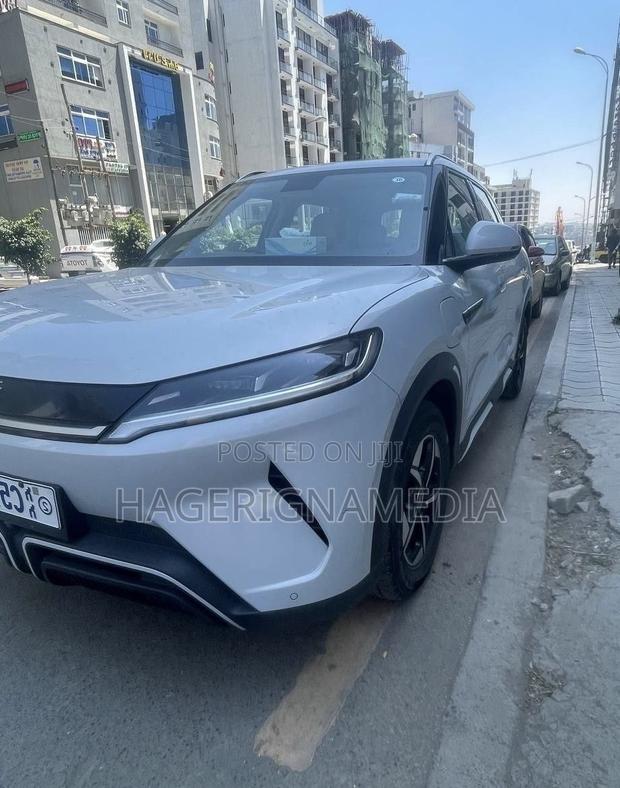 BYD Yuan Up 2024 Off white