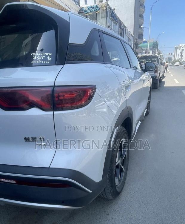 BYD Yuan Up 2024 Off white