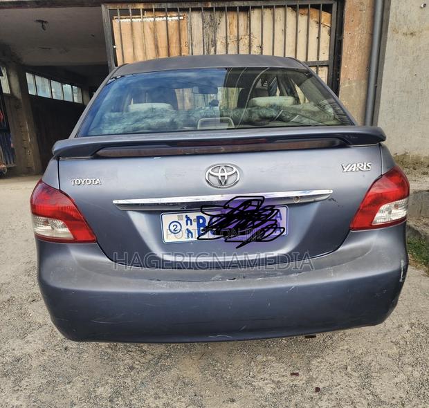 Toyota Yaris 2011 Blue