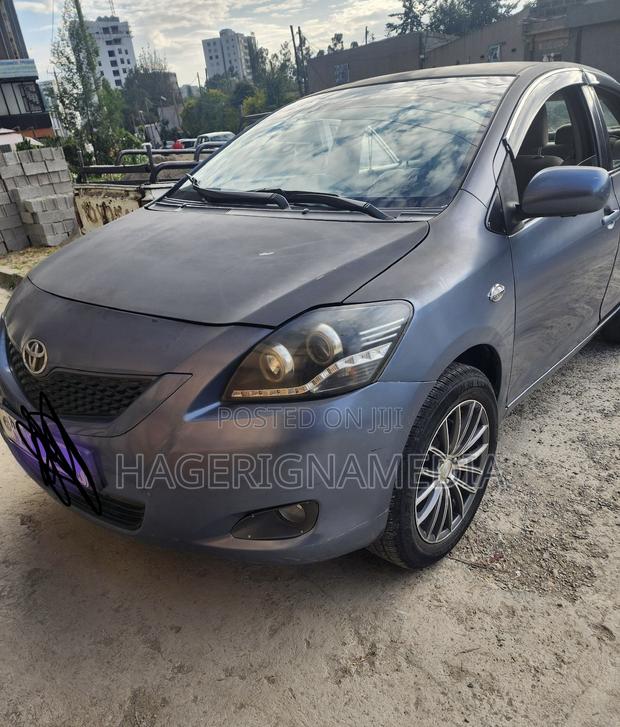 Toyota Yaris 2011 Blue