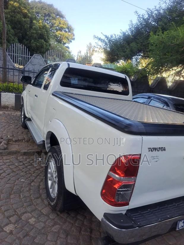 Toyota Hilux 2015 White
