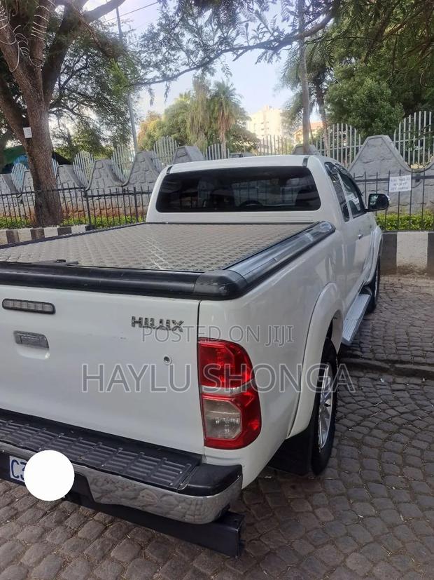 Toyota Hilux 2015 White