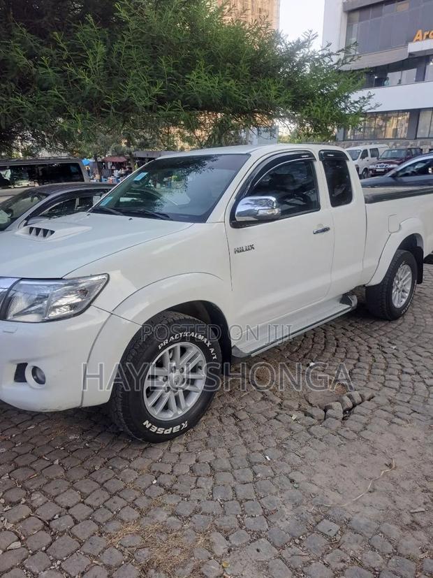 Toyota Hilux 2015 White