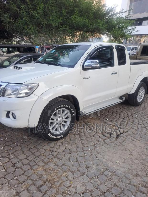 Toyota Hilux 2015 White