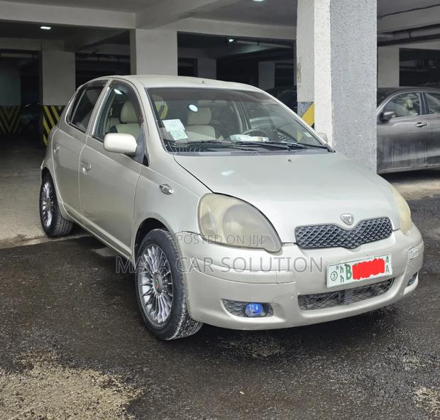 Toyota Vitz 2002 Gold