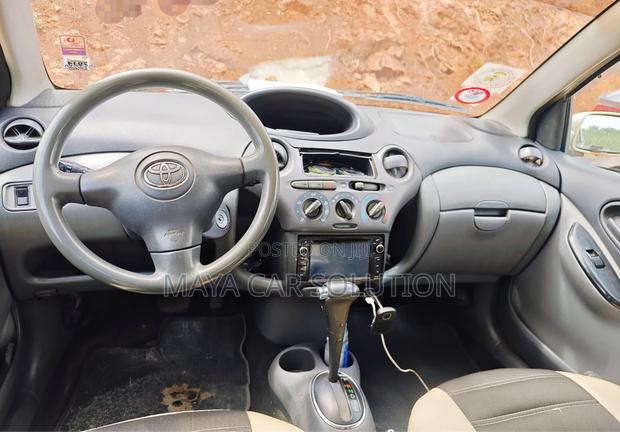 Toyota Vitz 2002 Gold