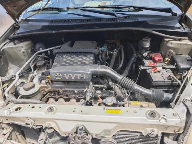 Toyota Vitz 2002 Gold