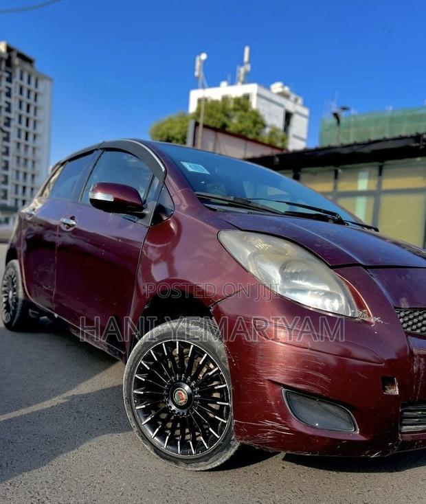 Toyota Yaris 2010 Burgundy