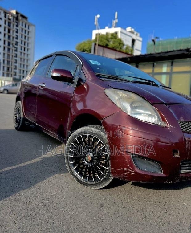 Toyota Yaris 2010 Brown