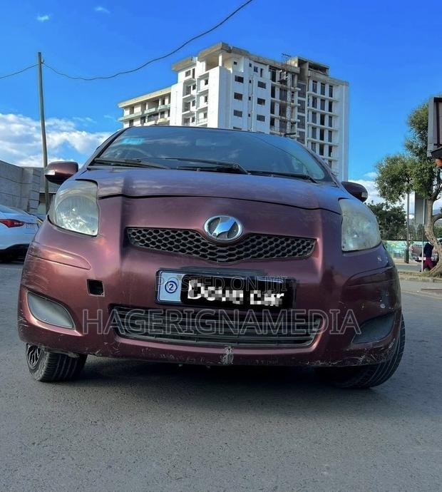 Toyota Yaris 2010 Brown