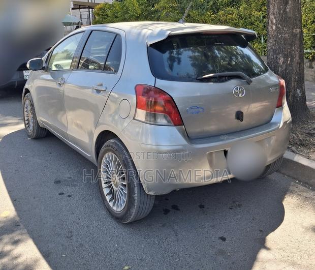 Toyota Yaris 2010 Silver
