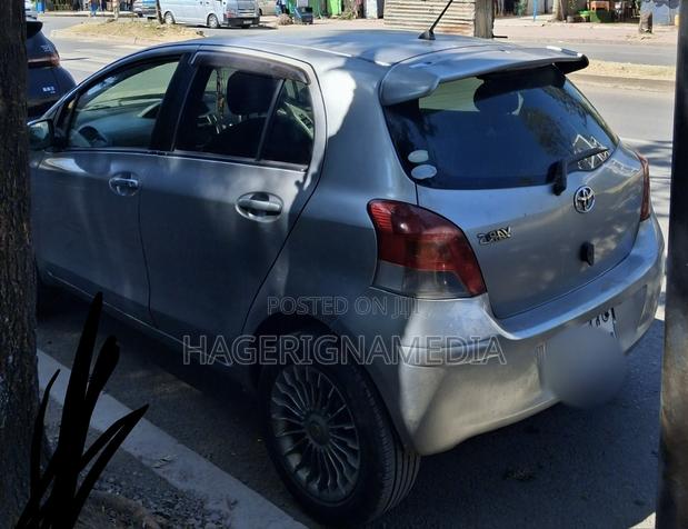 Toyota Yaris 2010 Silver