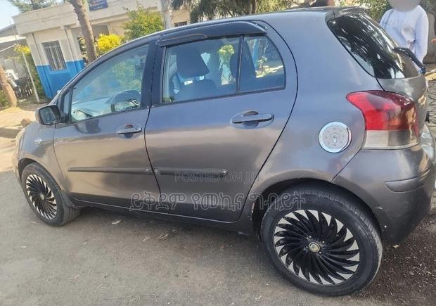 Toyota Yaris 2009 Gray