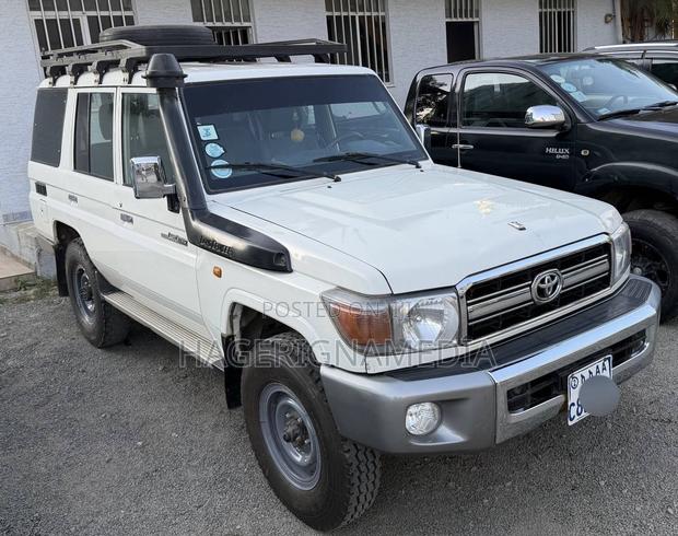 Toyota Land Cruiser 2014 White