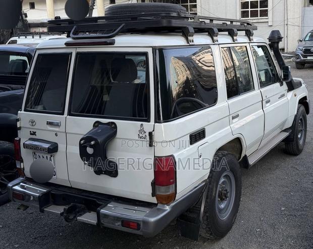 Toyota Land Cruiser 2014 White