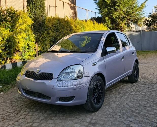 Toyota Vitz 2004 Pink