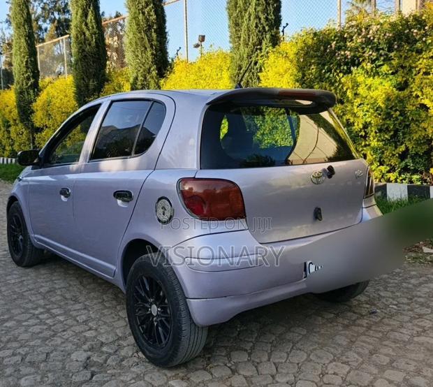 Toyota Vitz 2004 Pink