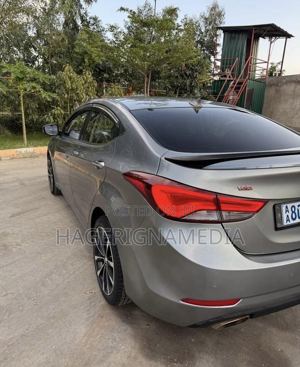 Hyundai Avante 2015 Silver