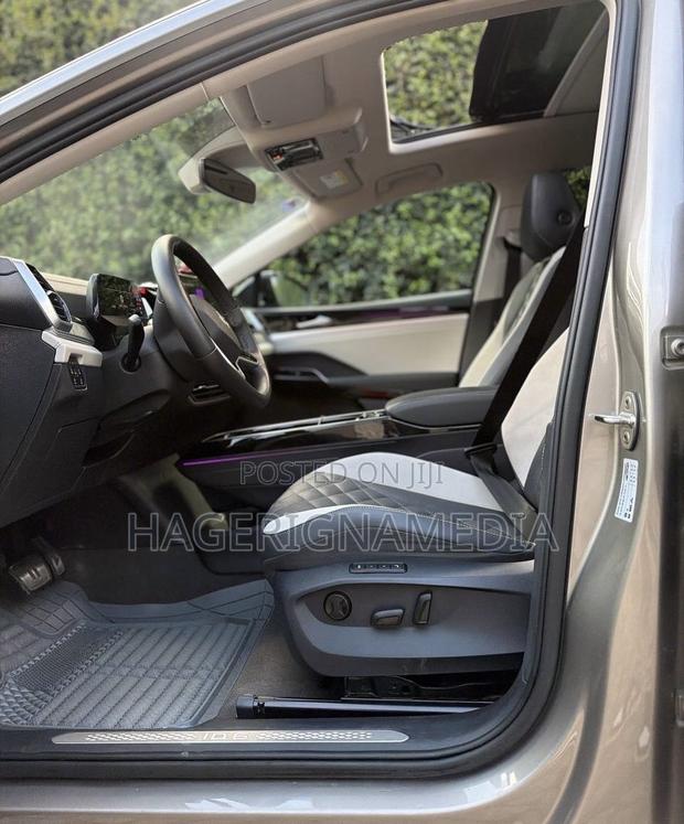 Volkswagen ID.6 2025 Gray