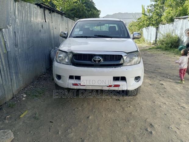 Toyota Hilux 2007 White