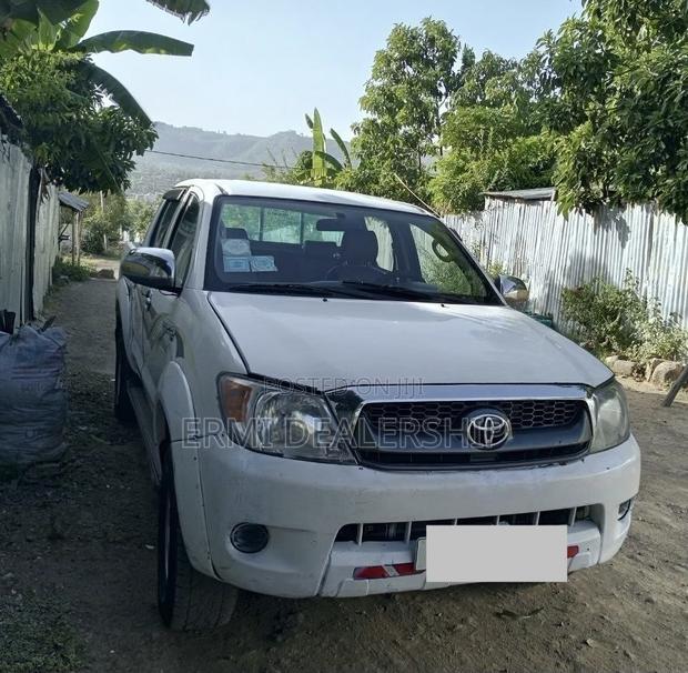 Toyota Hilux 2007 White
