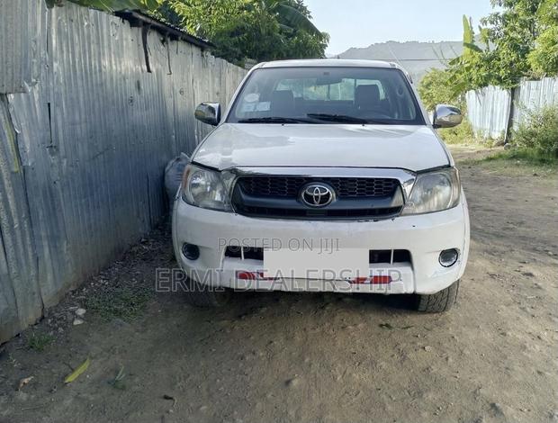 Toyota Hilux 2007 White