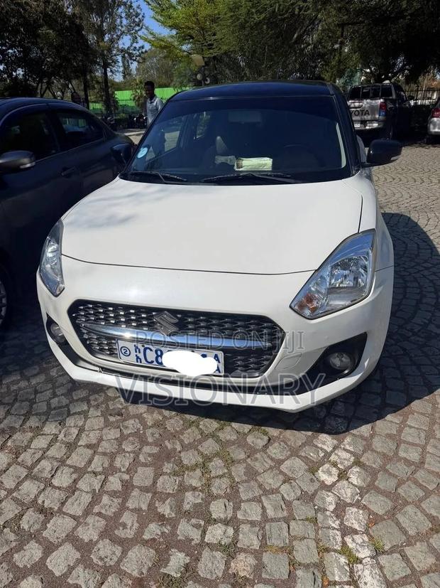 Suzuki Swift 2022 White