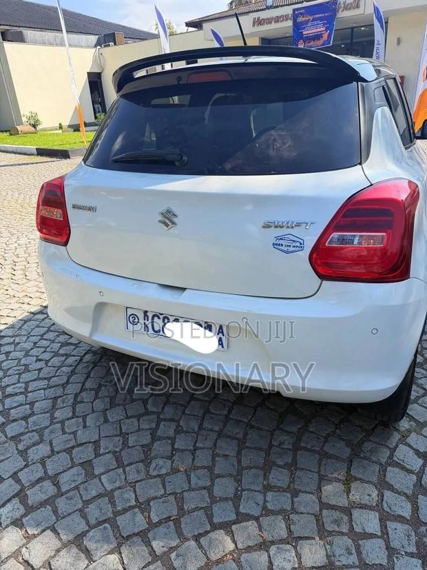 Suzuki Swift 2022 White