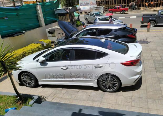 Hyundai Avante 2017 White