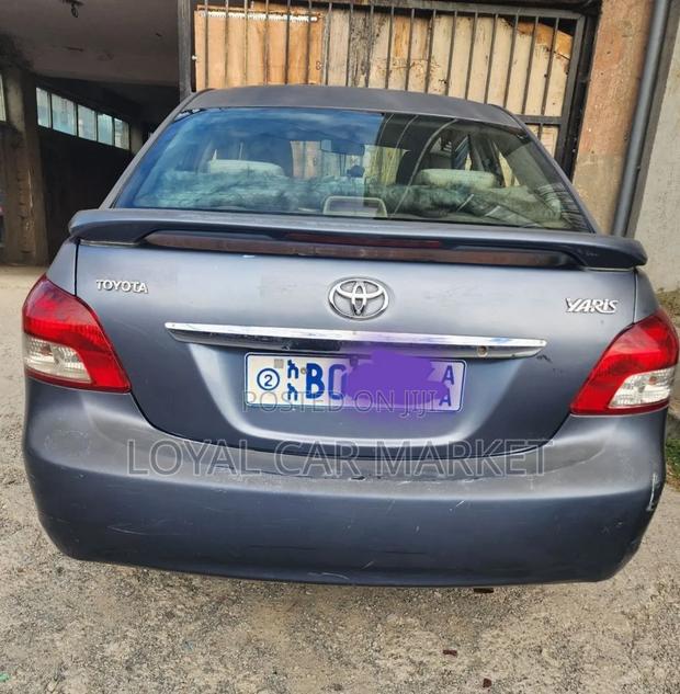 Toyota Yaris 2011 Gray