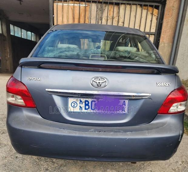 Toyota Yaris 2011 Gray