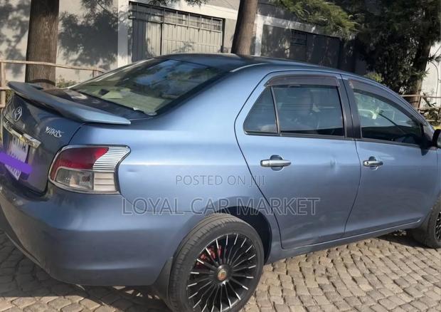 Toyota Yaris 2011 Gray
